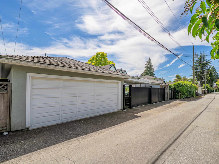 1755 W 58th Avenue, Vancouver, BC, V6P 1W8 - 30