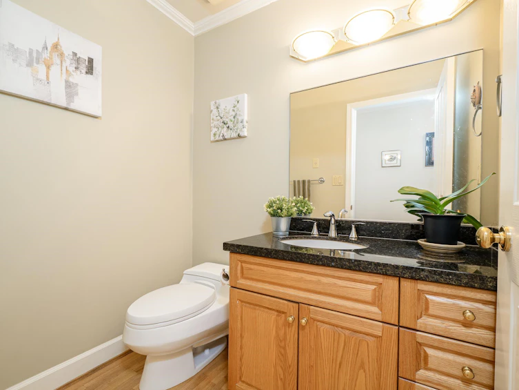 1755 W 58th Avenue, Vancouver, BC, V6P 1W8 - 24