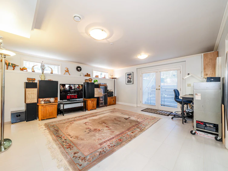 1755 W 58th Avenue, Vancouver, BC, V6P 1W8 - 25