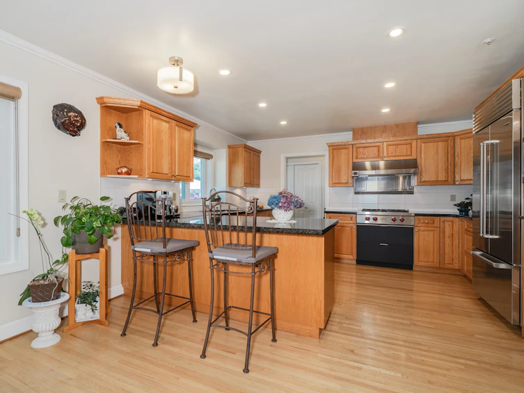 1755 W 58th Avenue, Vancouver, BC, V6P 1W8 - 11