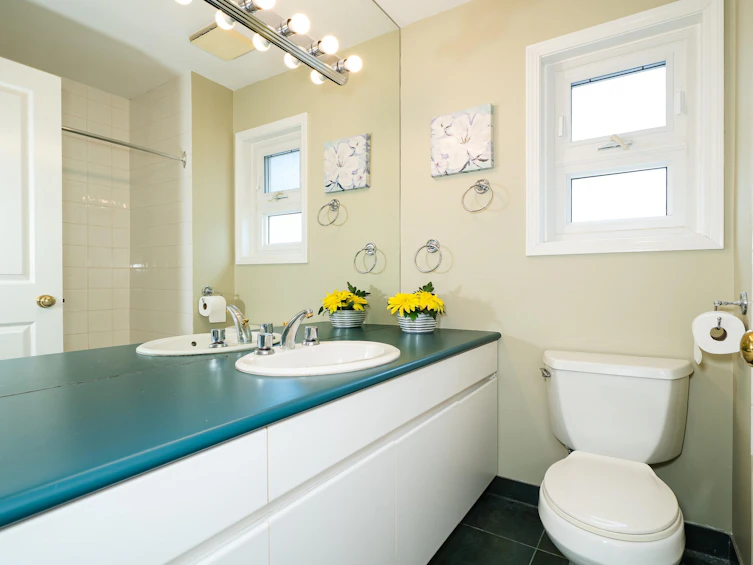 1755 W 58th Avenue, Vancouver, BC, V6P 1W8 - 21