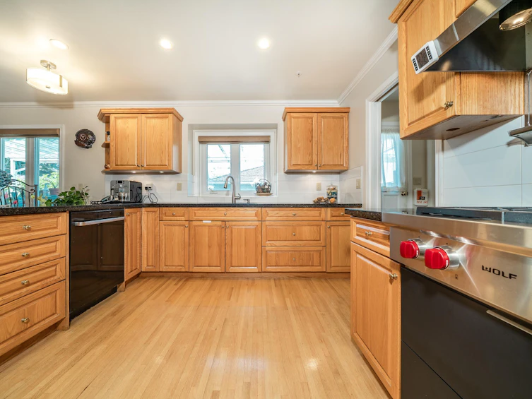 1755 W 58th Avenue, Vancouver, BC, V6P 1W8 - 13