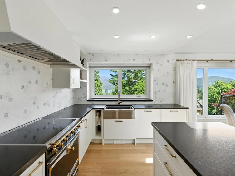 2059 Cliffwood Road, North Vancouver, BC, V7G 1S1 - 13