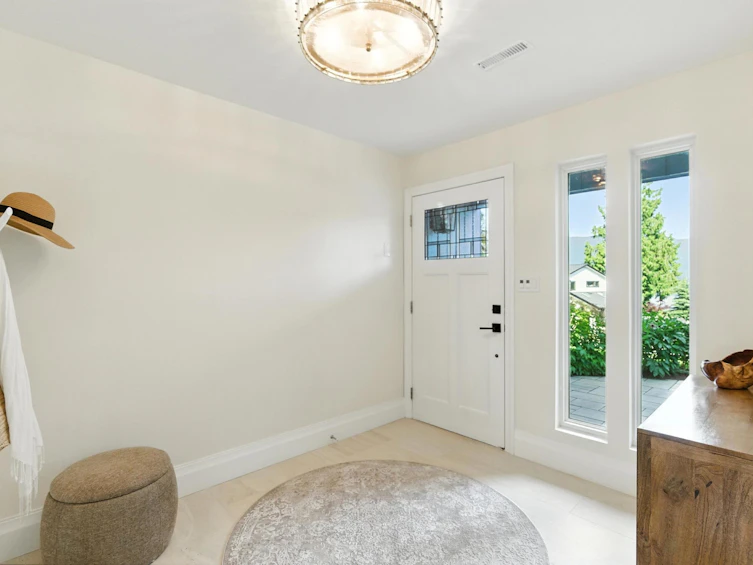 2059 Cliffwood Road, North Vancouver, BC, V7G 1S1 - 4