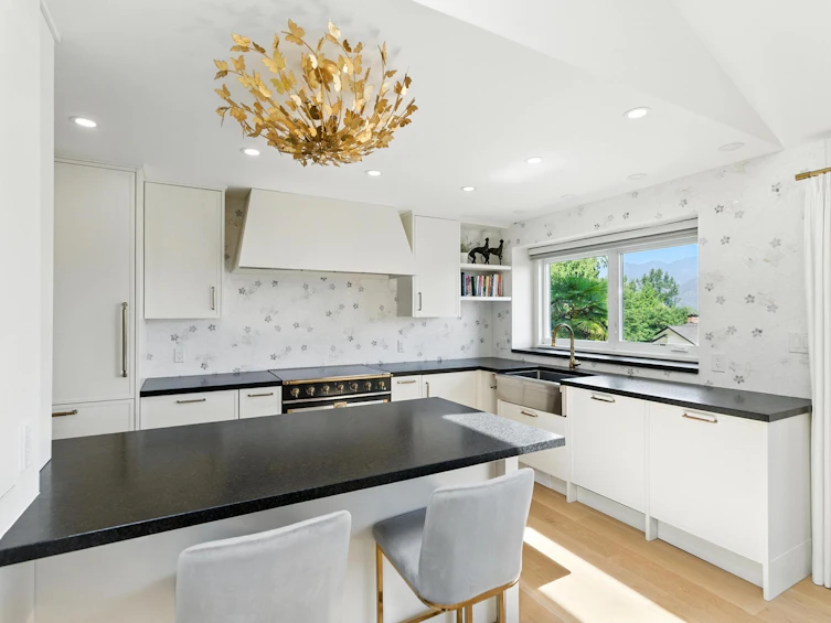2059 Cliffwood Road, North Vancouver, BC, V7G 1S1 - 11