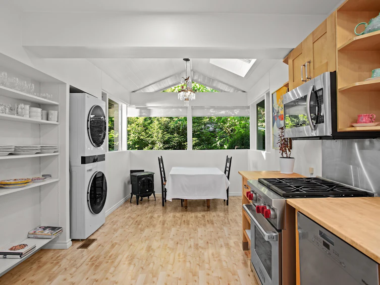 8665 Lawrence Way, West Vancouver, BC, V7W 2T7 - 23