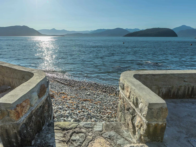 8665 Lawrence Way, West Vancouver, BC, V7W 2T7 - 6
