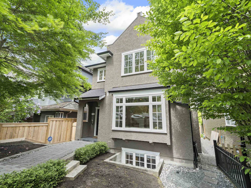 3711 W 11th Avenue, Vancouver BC V6R 2K7