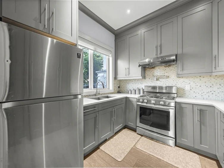 17585 Abbey Drive, Surrey, BC, V4N 4H2 - 17