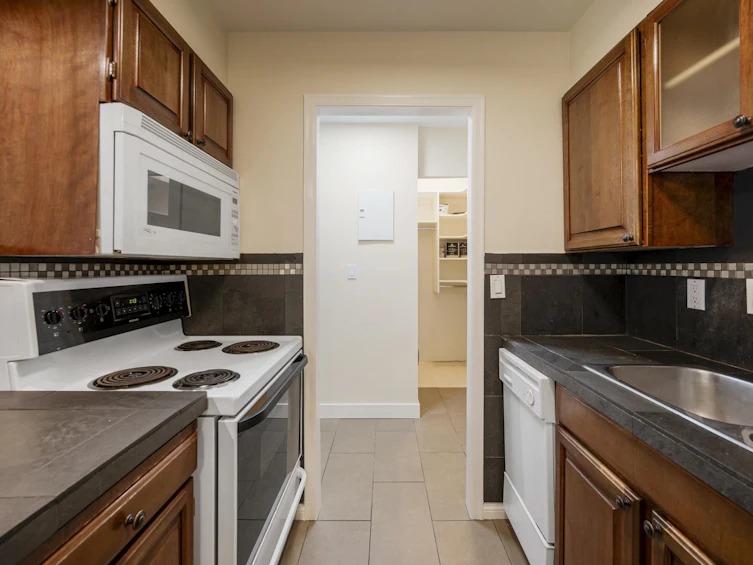 302-1066 E 8th Avenue, Vancouver, BC, V5T 1T9 - 10