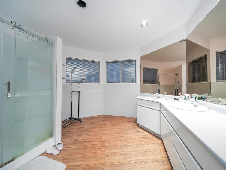 8030 11th Avenue, Burnaby, BC, V3N 2N7 - 18