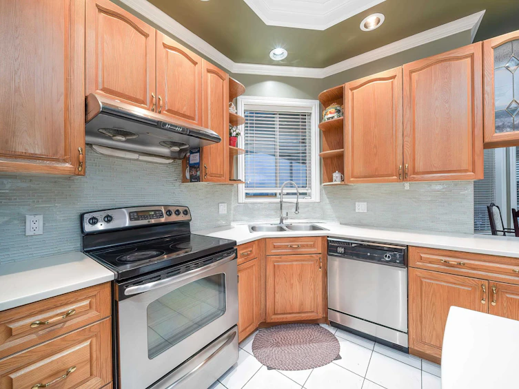 8030 11th Avenue, Burnaby, BC, V3N 2N7 - 9