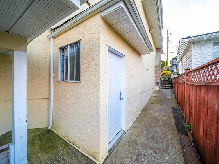 8030 11th Avenue, Burnaby, BC, V3N 2N7 - 27