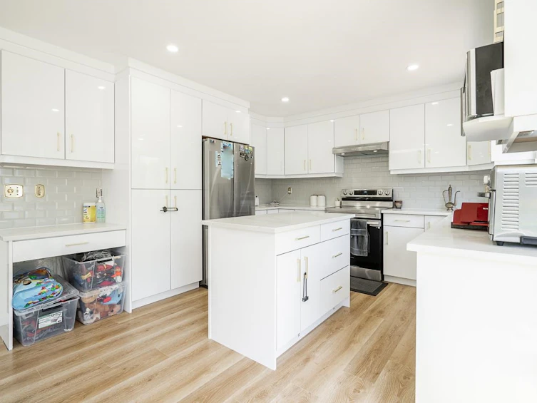 16158 16a Avenue, Surrey, BC, V4A 9J9 - 11