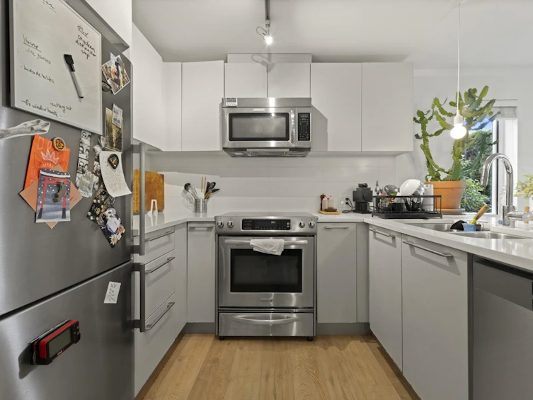 107-1661 E 2nd Avenue, Vancouver, BC, V5N 1E1 - 2