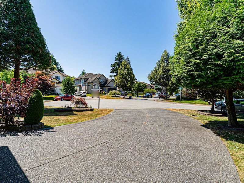 7458 145a Street, Surrey BC V3S 8Z8