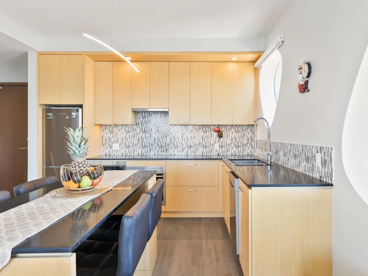 3701-13495 Central Avenue, Surrey, BC, V3T 0K2 - 9