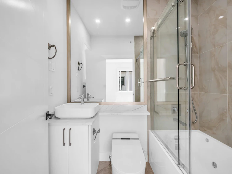 1846 E 37th Avenue, Vancouver, BC, V5P 1G1 - 37