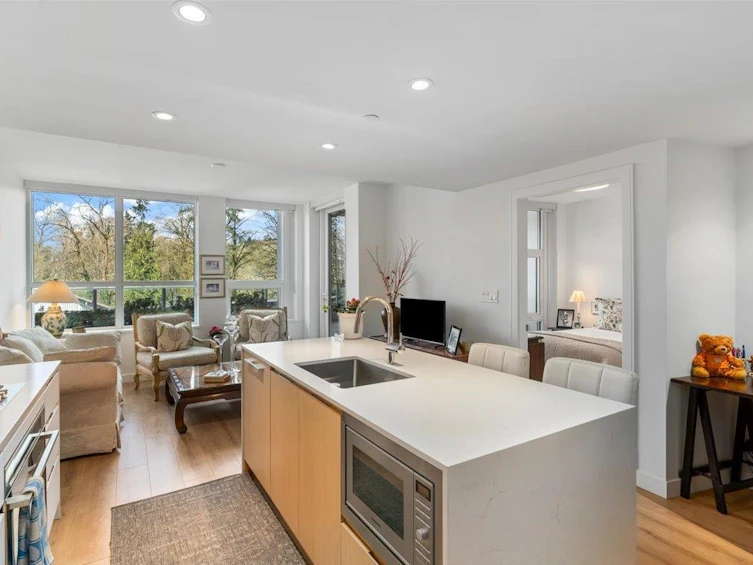 319-1500 Fern Street, North Vancouver, BC, V7J 0E6 - 5