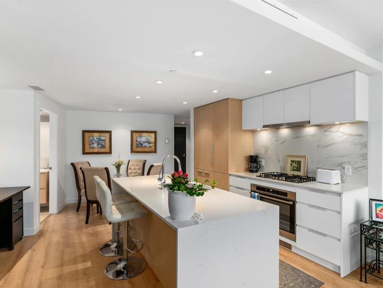 319-1500 Fern Street, North Vancouver, BC, V7J 0E6 - 6
