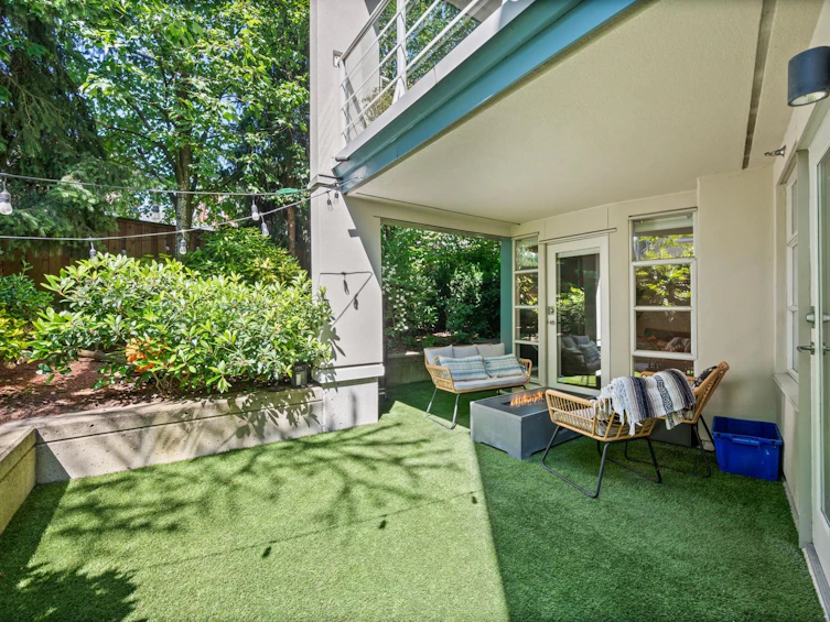 102-2555 W 4th Avenue, Vancouver, BC, V6K 1P5 - 2
