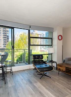 305 1688 Robson Street
