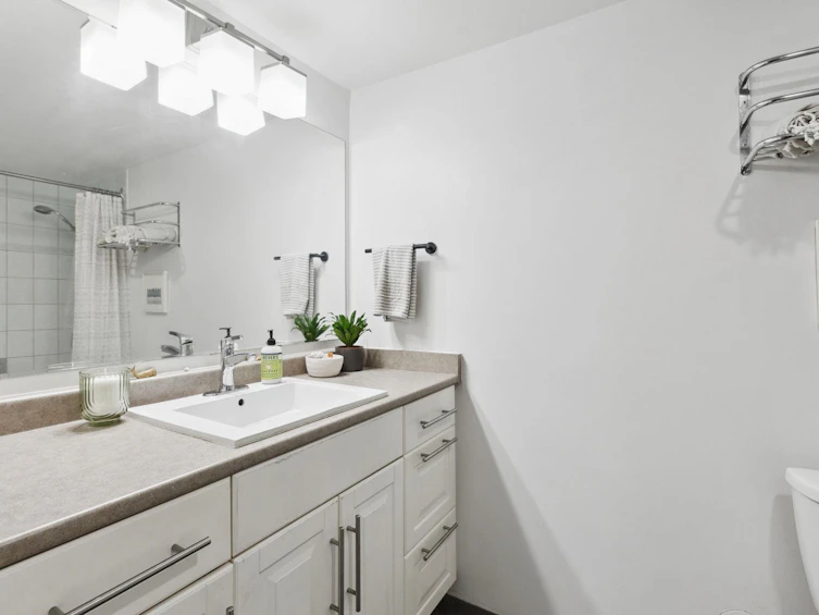 301-1610 Chesterfield Avenue, North Vancouver, BC, V7M 2N7 - 13