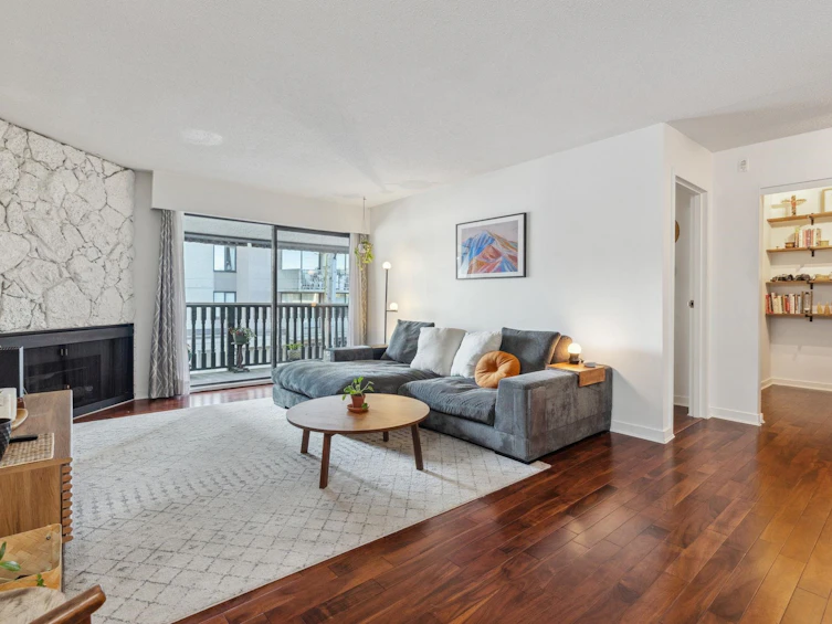 301-1610 Chesterfield Avenue, North Vancouver, BC, V7M 2N7 - 2