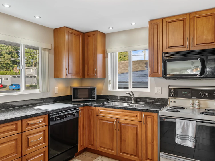 551 Poirier Street, Coquitlam, BC, V3J 6A6 - 21