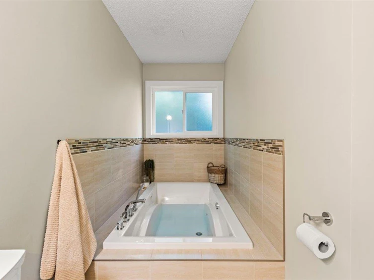 46815 Portage Avenue, Chilliwack, BC, V2P 7H3 - 22