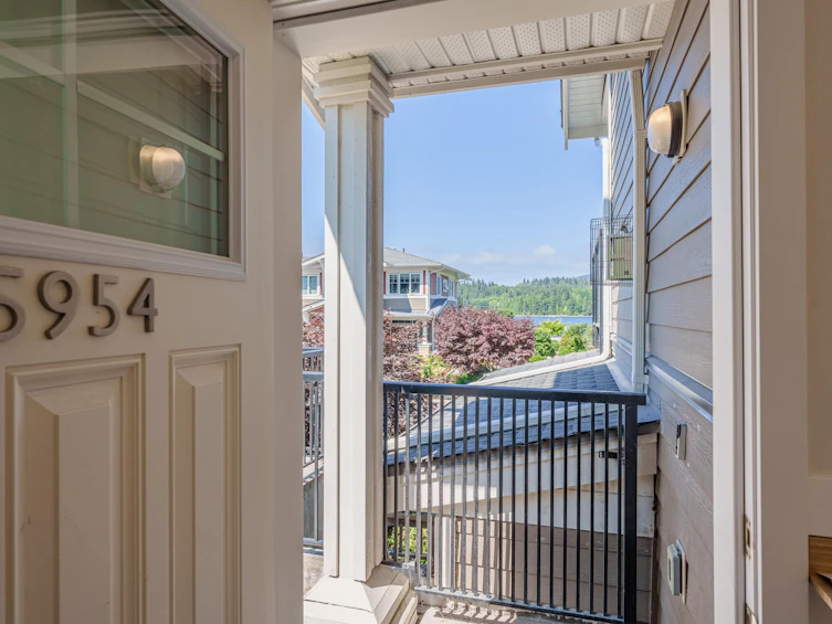 5954 Beachgate Lane, Sechelt, BC, V7Z 0S2 - 2