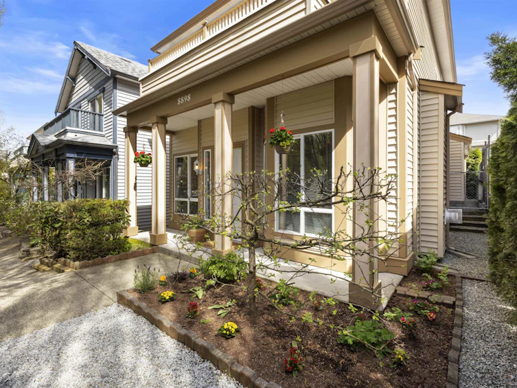 8898 216 Street, Langley, BC, V1M 3Z7 - 2