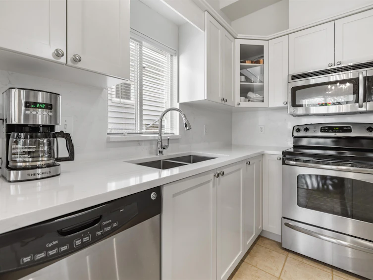 8898 216 Street, Langley, BC, V1M 3Z7 - 9