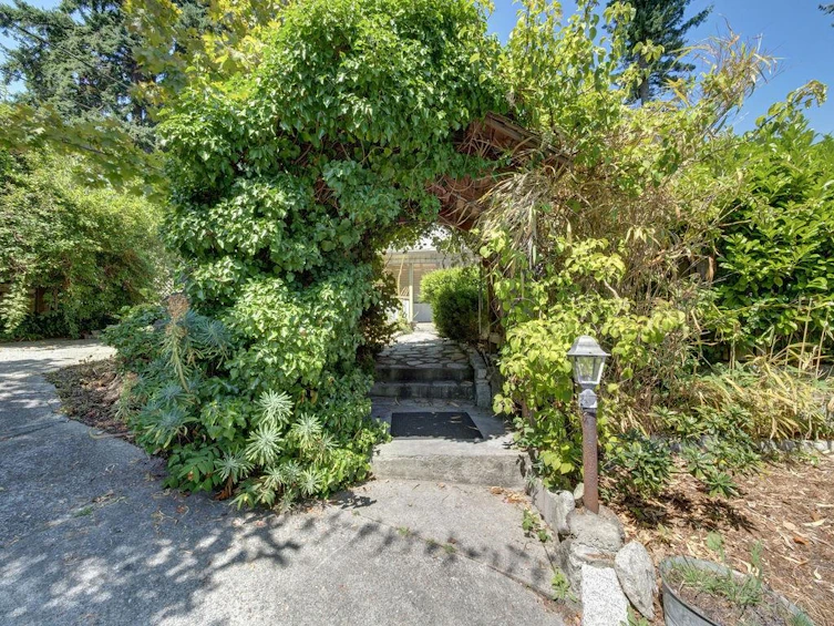 6180 Sunshine Coast Highway, Sechelt, BC, V7Z 0M1 - 6