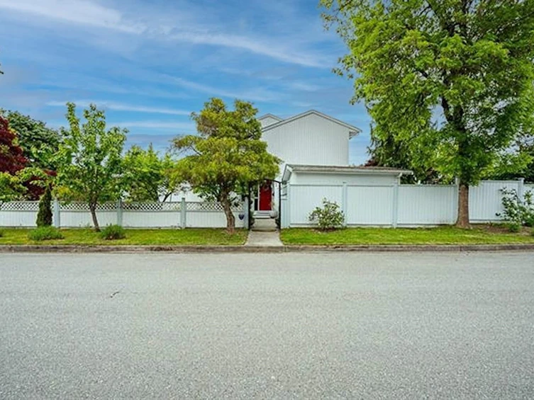 15524 96b Avenue, Surrey, BC, V3R 7N7