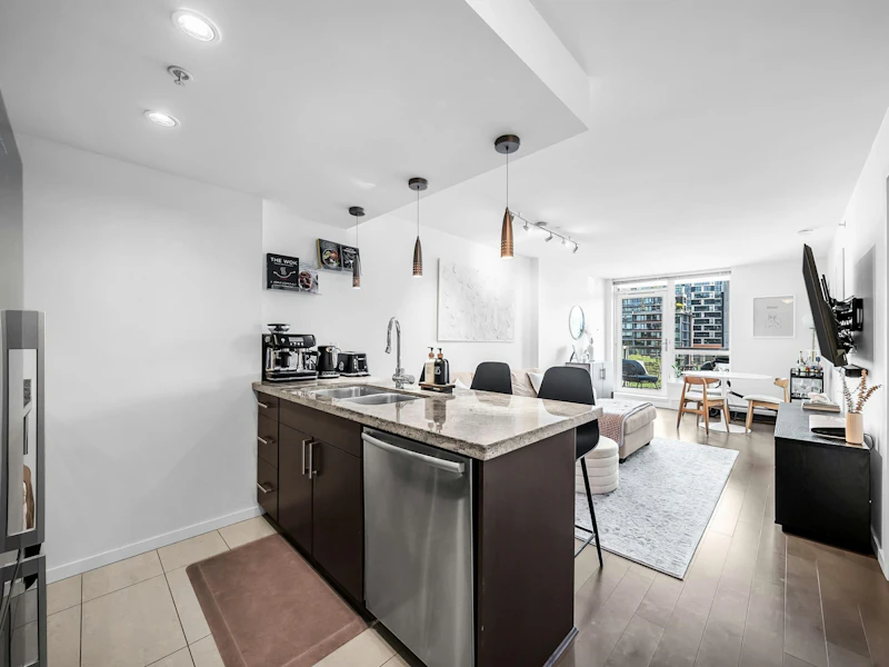 704 - 1887 Crowe Street, Vancouver BC V5Y 0B4