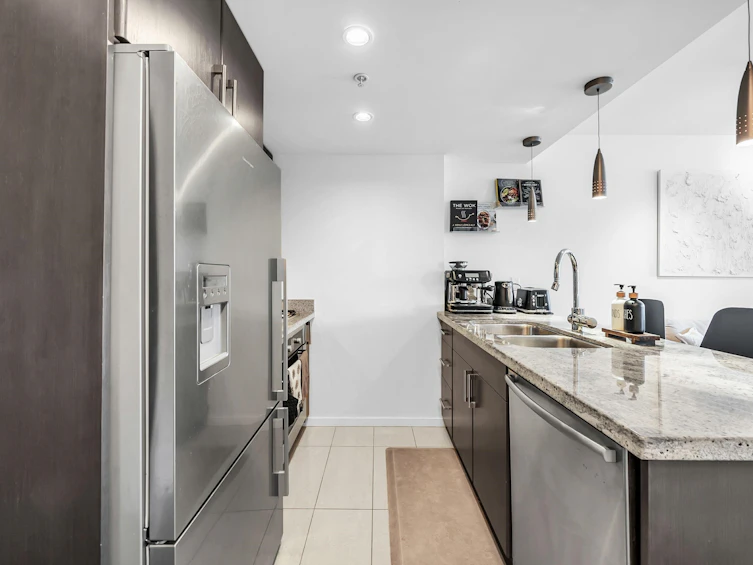704-1887 Crowe Street, Vancouver, BC, V5Y 0B4 - 2