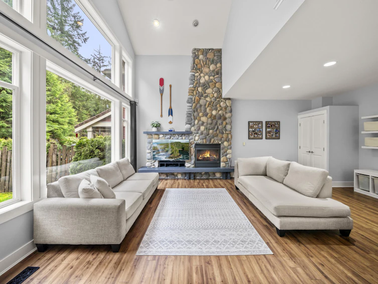 1843 Parkway Boulevard, Coquitlam, BC, V3E 3L4 - 3