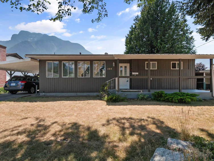 584 Thacker Avenue, Hope, BC, V0X 1L0 - 2