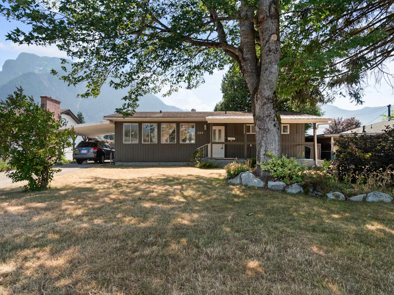 584 Thacker Avenue, Hope BC V0X 1L4