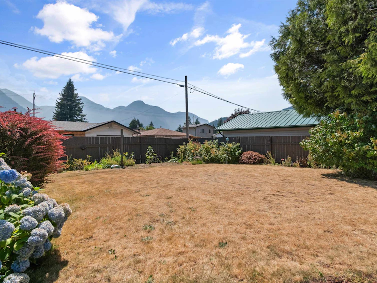 584 Thacker Avenue, Hope, BC, V0X 1L0 - 32