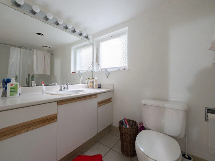 4579 W 11th Avenue, Vancouver, BC, V6R 2M5 - 11