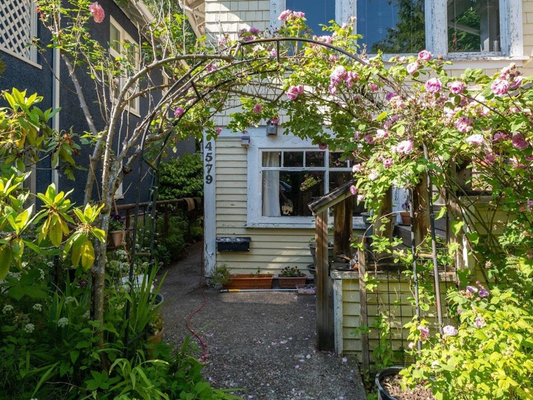 4579 W 11th Avenue, Vancouver, BC, V6R 2M5 - 2