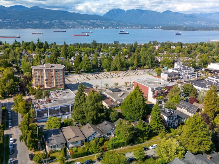 4579 W 11th Avenue, Vancouver, BC, V6R 2M5 - 18
