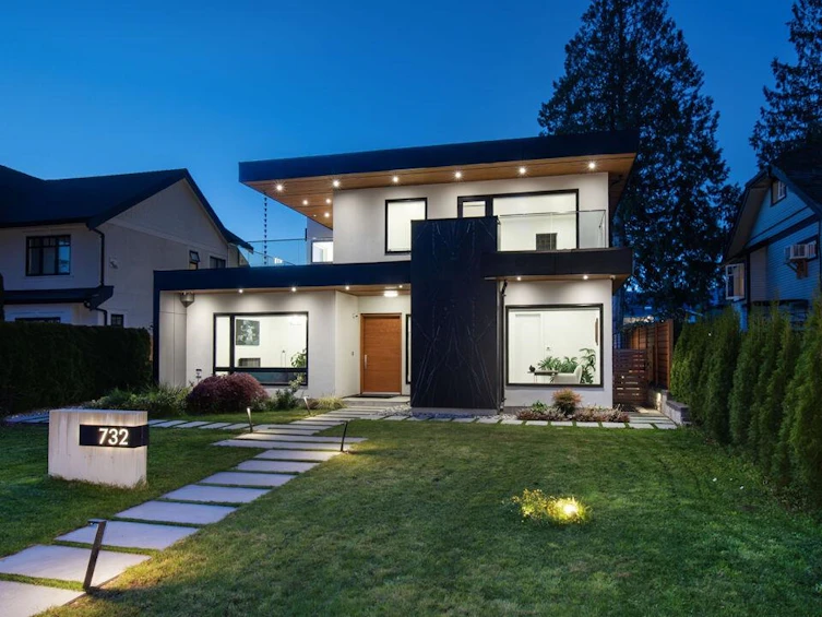732 E 11th Street, North Vancouver, BC, V7L 2H8