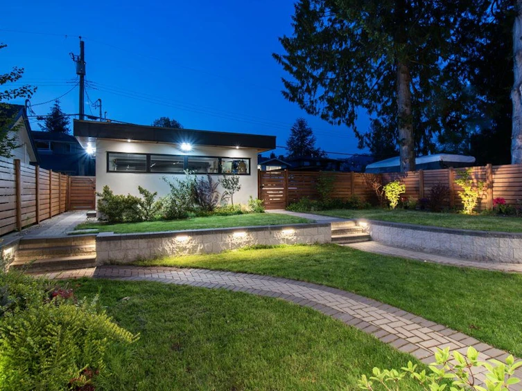 732 E 11th Street, North Vancouver, BC, V7L 2H8 - 33
