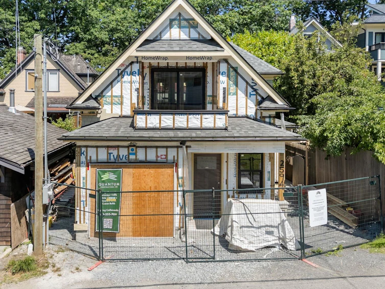 2594 Eton Street, Vancouver, BC, V5K 1J7 - 2