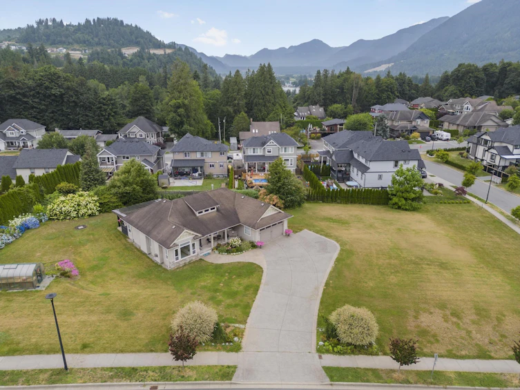 8455 Jack Crescent, Mission, BC, V2V 6S6 - 8