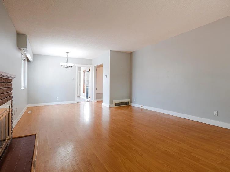 5120 Fairmont Street, Vancouver, BC, V5R 3V3 - 5