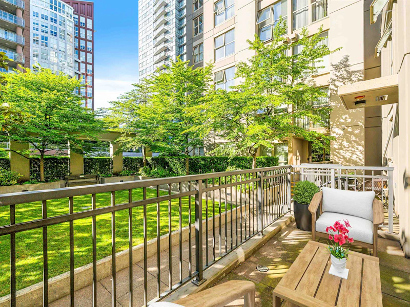 TH8 - 989 Richards Street, Vancouver BC V6B 6R6